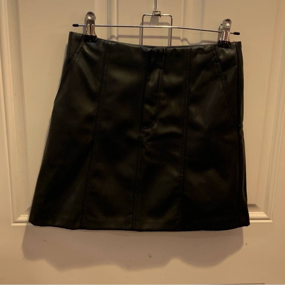 Zara Chic Black Pleather Faux Leather Mini Skirt with Pockets Size XS